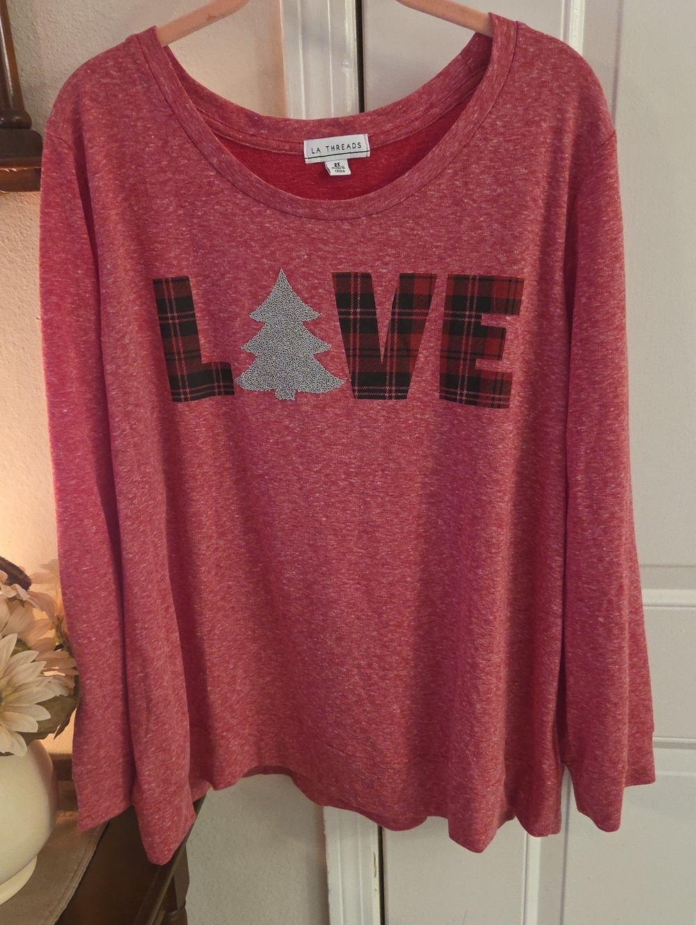 LA Threads Women's Red 'LOVE' Plaid & Glitter Holiday Sweatshirt